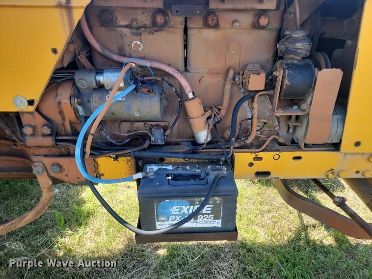 image for item NZ9976 1966 Minneapolis-Moline M670 tractor