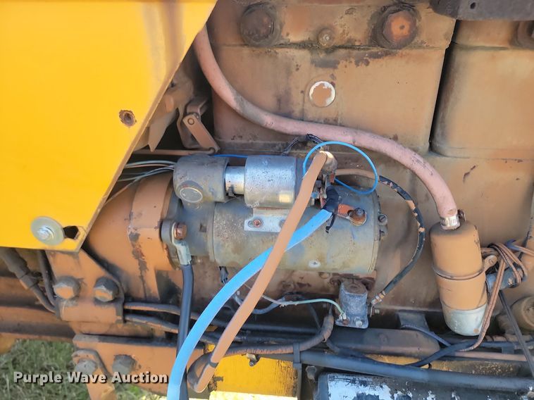 image for item NZ9976 1966 Minneapolis-Moline M670 tractor