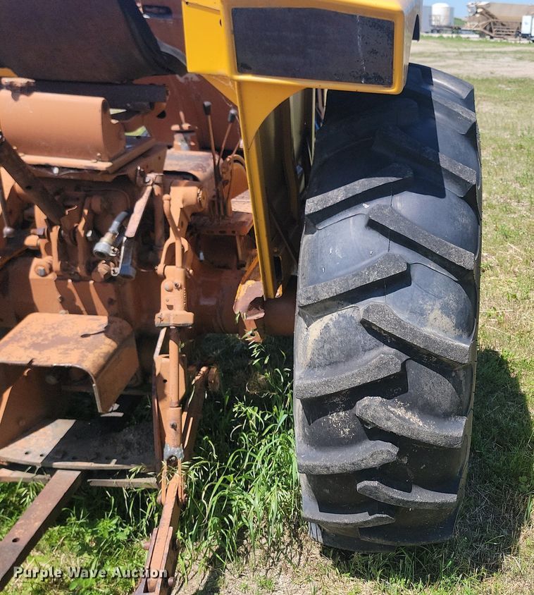 image for item NZ9976 1966 Minneapolis-Moline M670 tractor