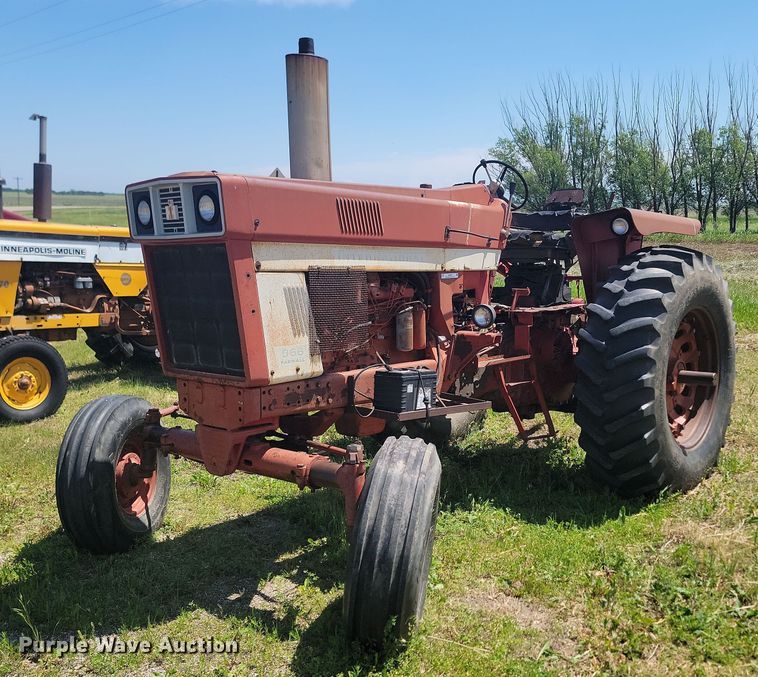 image for item NZ9977 1971 International  Farmall 966 tractor