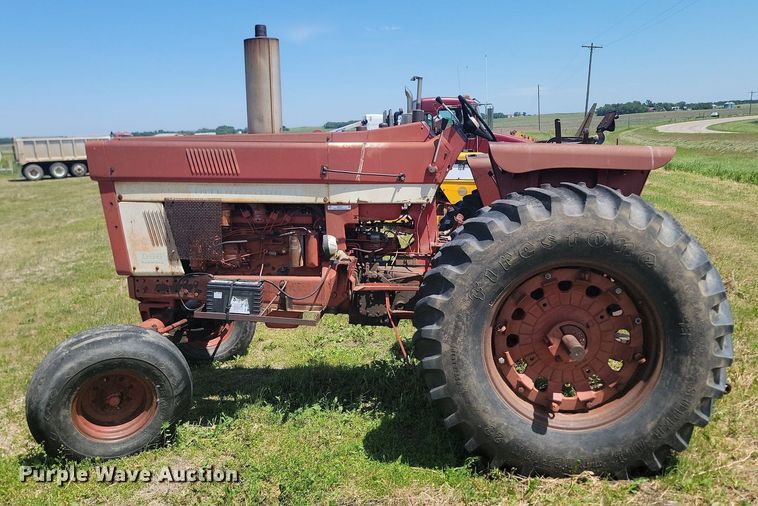 image for item NZ9977 1971 International  Farmall 966 tractor