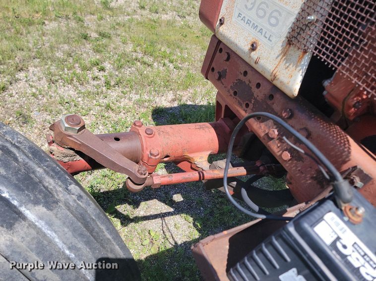 image for item NZ9977 1971 International  Farmall 966 tractor