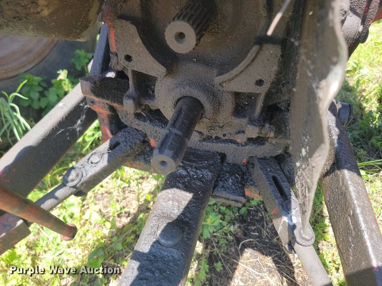 image for item NZ9977 1971 International  Farmall 966 tractor