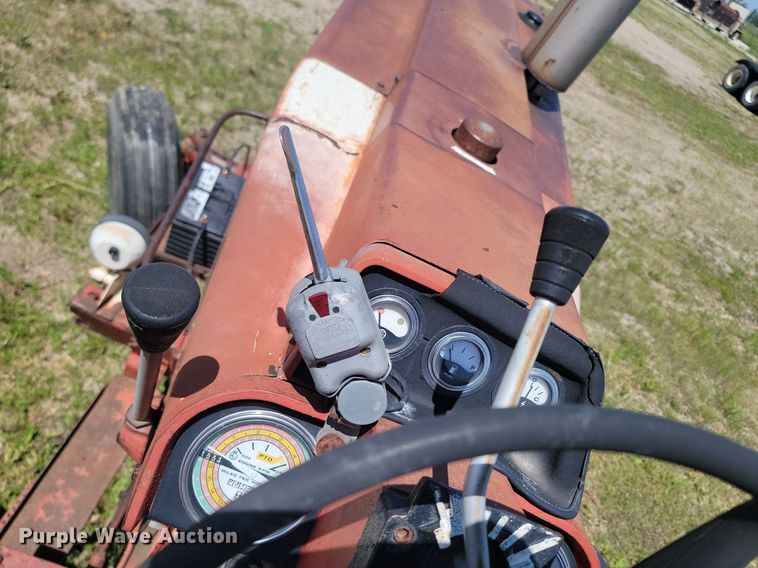 image for item NZ9977 1971 International  Farmall 966 tractor