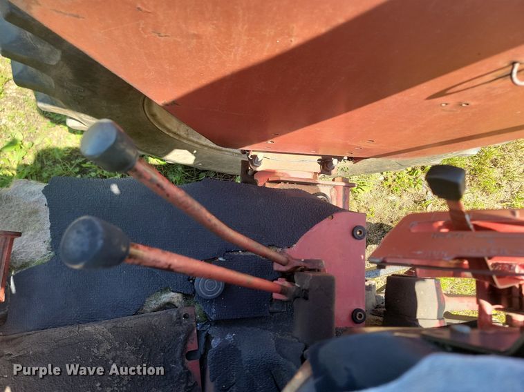 image for item NZ9977 1971 International  Farmall 966 tractor