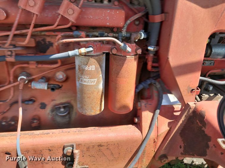 image for item NZ9977 1971 International  Farmall 966 tractor