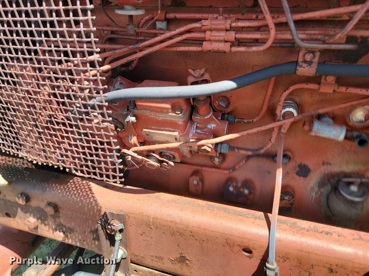 image for item NZ9977 1971 International  Farmall 966 tractor