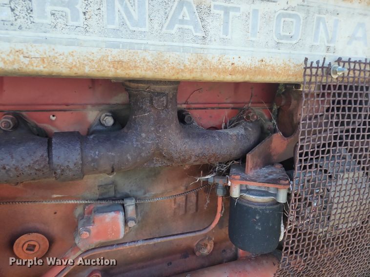 image for item NZ9977 1971 International  Farmall 966 tractor