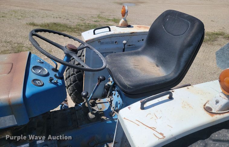 image for item NZ9978 1977 Ford 1600 tractor
