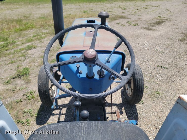 image for item NZ9978 1977 Ford 1600 tractor