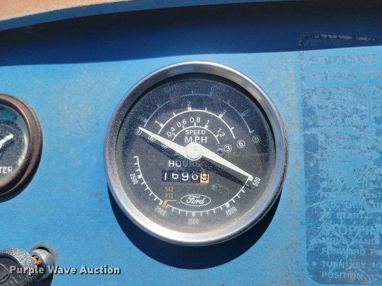 image for item NZ9978 1977 Ford 1600 tractor