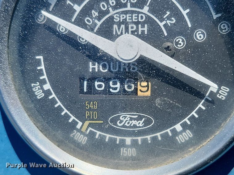 image for item NZ9978 1977 Ford 1600 tractor