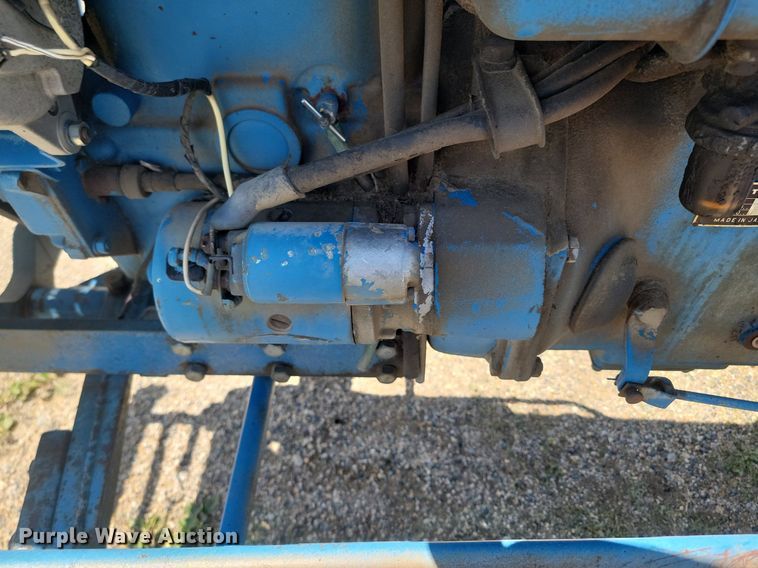 image for item NZ9978 1977 Ford 1600 tractor