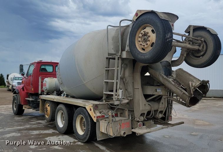image for item NZ9980 2007 Sterling  LT9511 ready mix truck