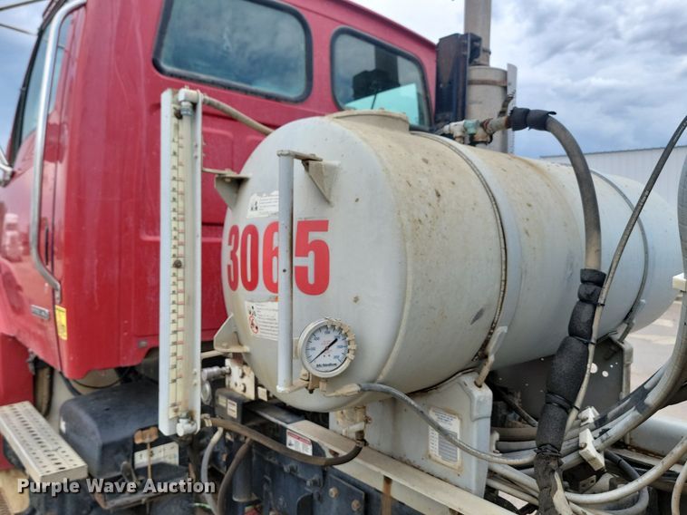 image for item NZ9980 2007 Sterling  LT9511 ready mix truck