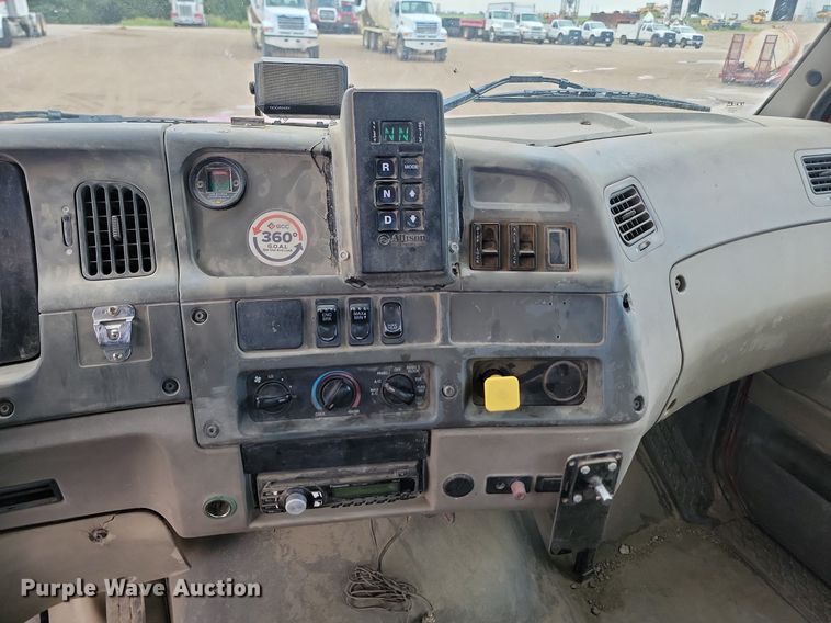 image for item NZ9980 2007 Sterling  LT9511 ready mix truck