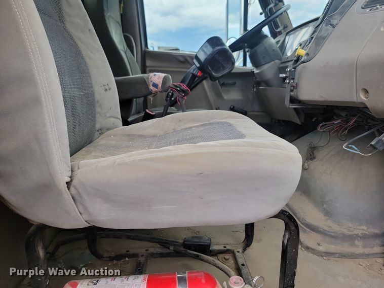 image for item NZ9980 2007 Sterling  LT9511 ready mix truck