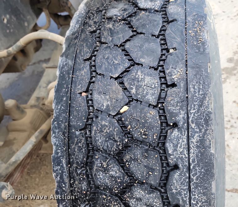 image for item NZ9980 2007 Sterling  LT9511 ready mix truck