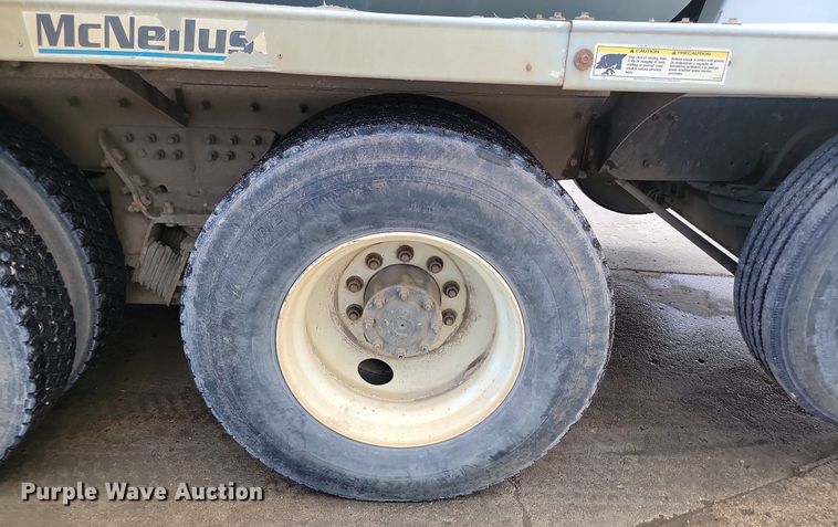 image for item NZ9980 2007 Sterling  LT9511 ready mix truck