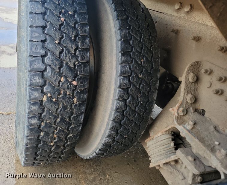 image for item NZ9980 2007 Sterling  LT9511 ready mix truck