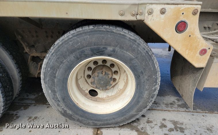 image for item NZ9980 2007 Sterling  LT9511 ready mix truck