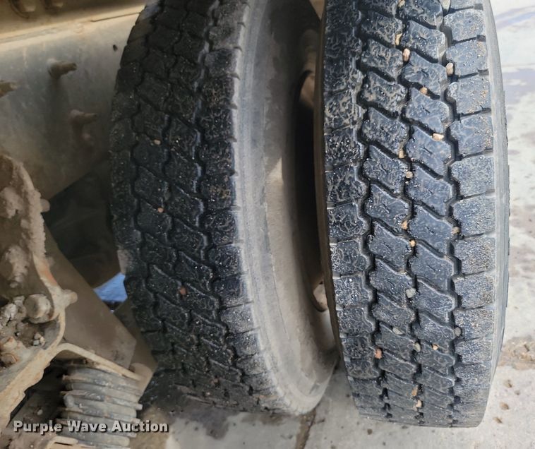 image for item NZ9980 2007 Sterling  LT9511 ready mix truck