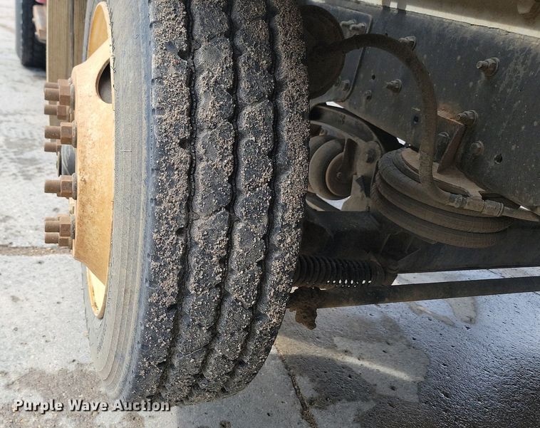 image for item NZ9980 2007 Sterling  LT9511 ready mix truck