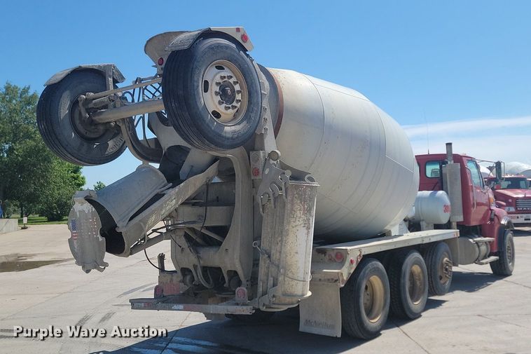 image for item NZ9981 2007 Sterling  LT9511 ready mix truck
