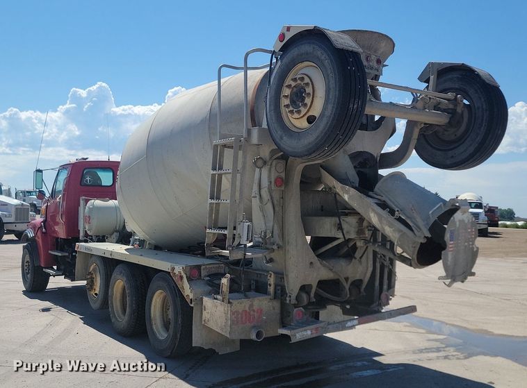 image for item NZ9981 2007 Sterling  LT9511 ready mix truck