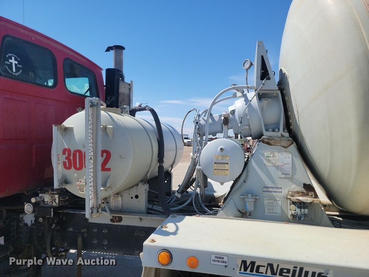 image for item NZ9981 2007 Sterling  LT9511 ready mix truck