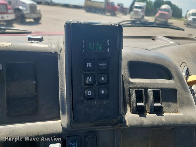 image for item NZ9981 2007 Sterling  LT9511 ready mix truck