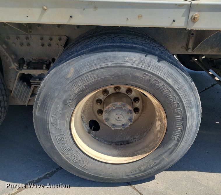 image for item NZ9981 2007 Sterling  LT9511 ready mix truck