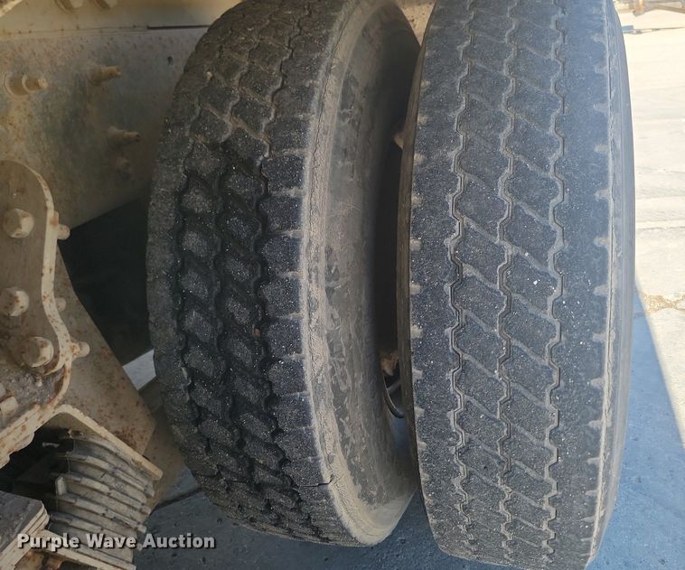 image for item NZ9981 2007 Sterling  LT9511 ready mix truck