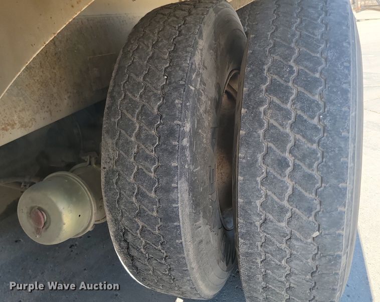 image for item NZ9981 2007 Sterling  LT9511 ready mix truck