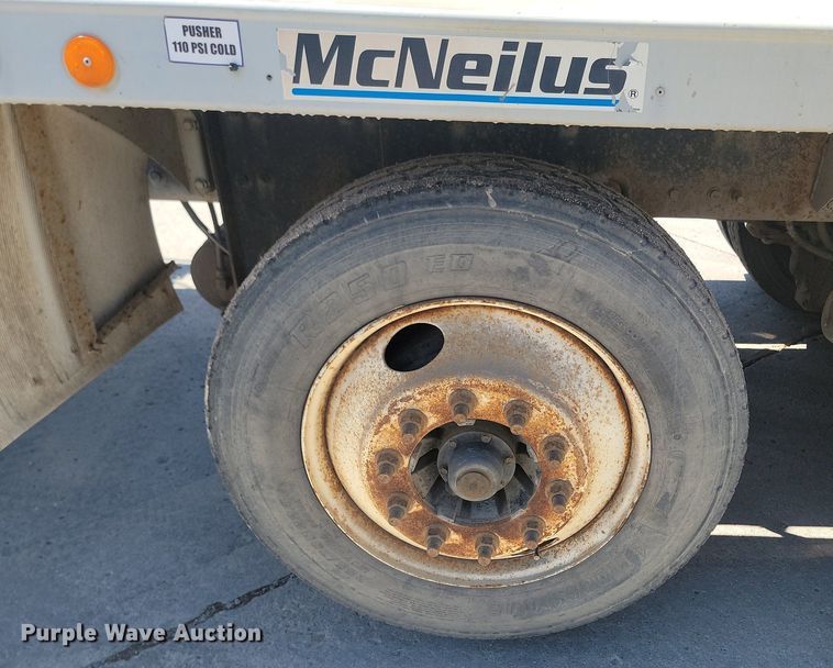 image for item NZ9981 2007 Sterling  LT9511 ready mix truck