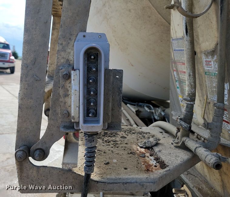 image for item NZ9982 2007 Sterling  LT9511 ready mix truck