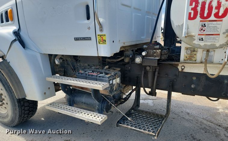 image for item NZ9982 2007 Sterling  LT9511 ready mix truck