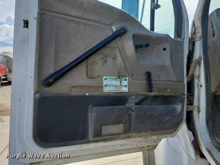 image for item NZ9982 2007 Sterling  LT9511 ready mix truck