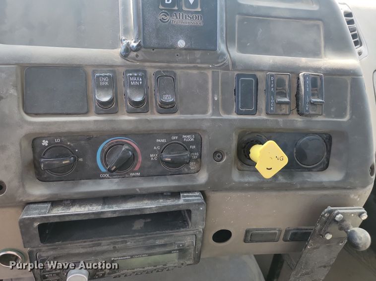 image for item NZ9982 2007 Sterling  LT9511 ready mix truck