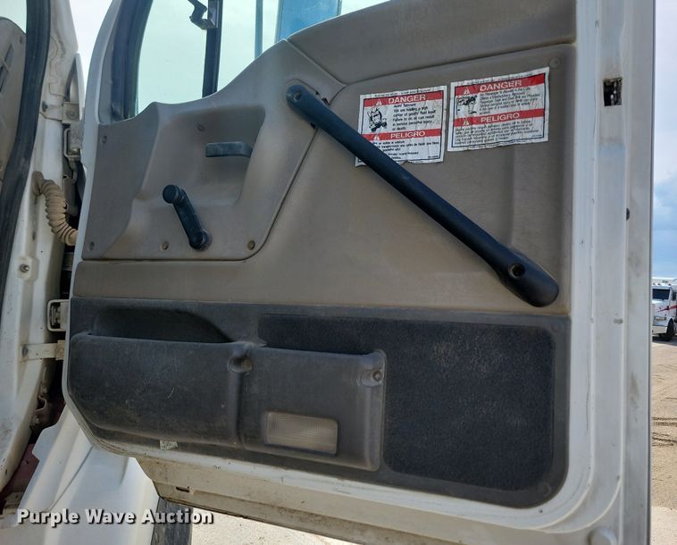 image for item NZ9982 2007 Sterling  LT9511 ready mix truck