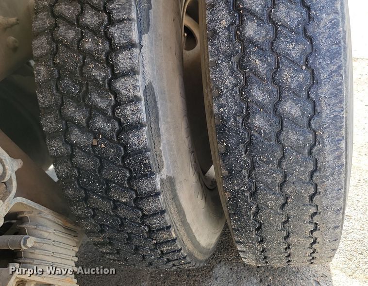 image for item NZ9982 2007 Sterling  LT9511 ready mix truck