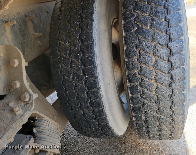 image for item NZ9982 2007 Sterling  LT9511 ready mix truck