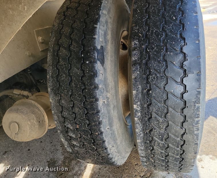 image for item NZ9982 2007 Sterling  LT9511 ready mix truck