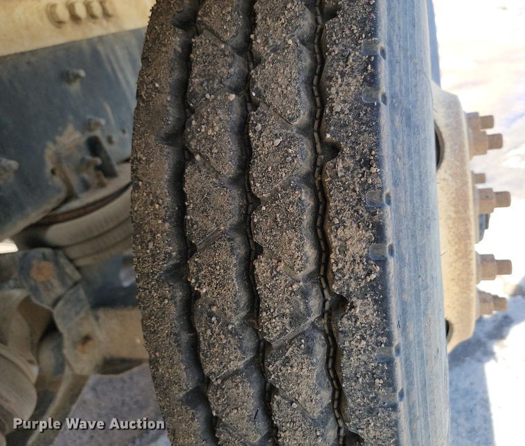 image for item NZ9982 2007 Sterling  LT9511 ready mix truck