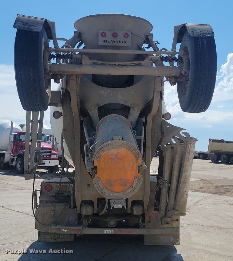 image for item NZ9983 2007 Sterling  LT9511 ready mix truck