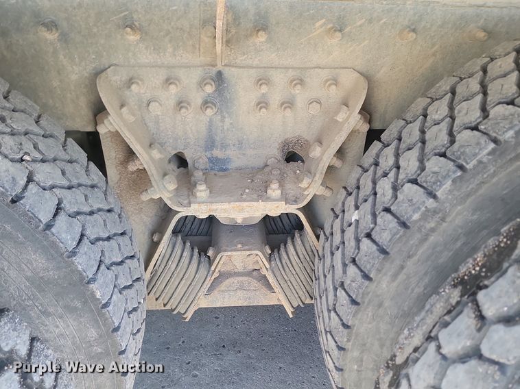 image for item NZ9983 2007 Sterling  LT9511 ready mix truck