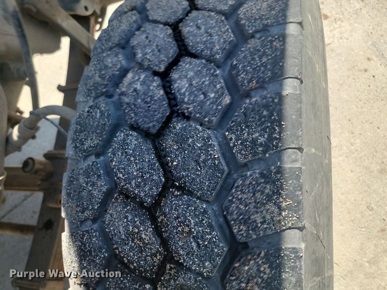 image for item NZ9983 2007 Sterling  LT9511 ready mix truck