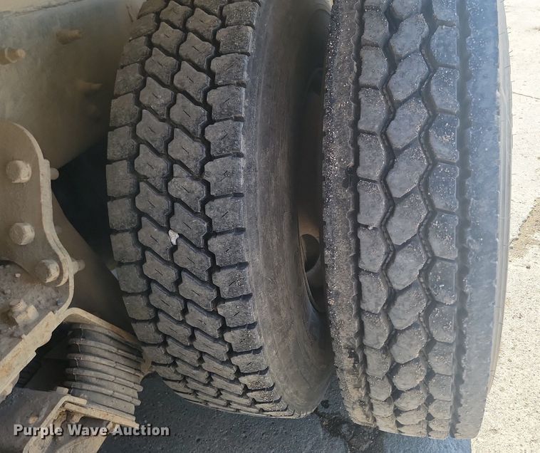 image for item NZ9983 2007 Sterling  LT9511 ready mix truck