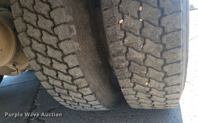 image for item NZ9983 2007 Sterling  LT9511 ready mix truck