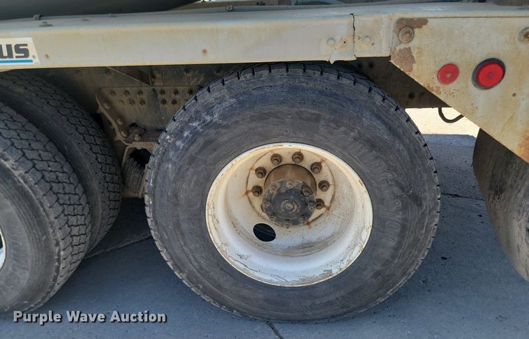 image for item NZ9983 2007 Sterling  LT9511 ready mix truck